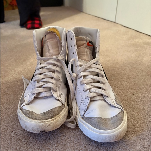 Nike White and Black Women's Sneakers - Picture 3 of 3